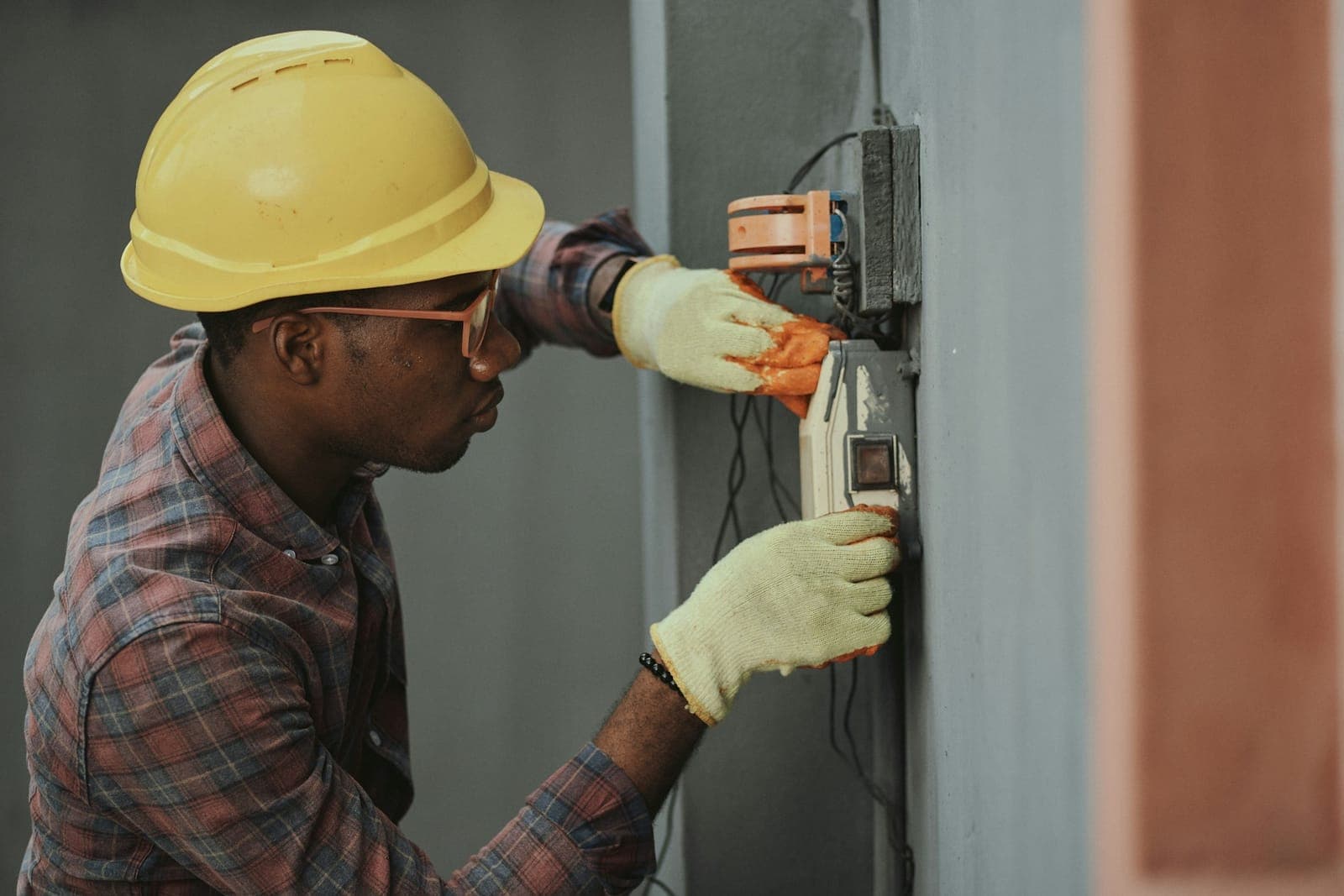Federal Skilled Trades Program Guide 2026: Eligibility, CLB, and Trade Draws
